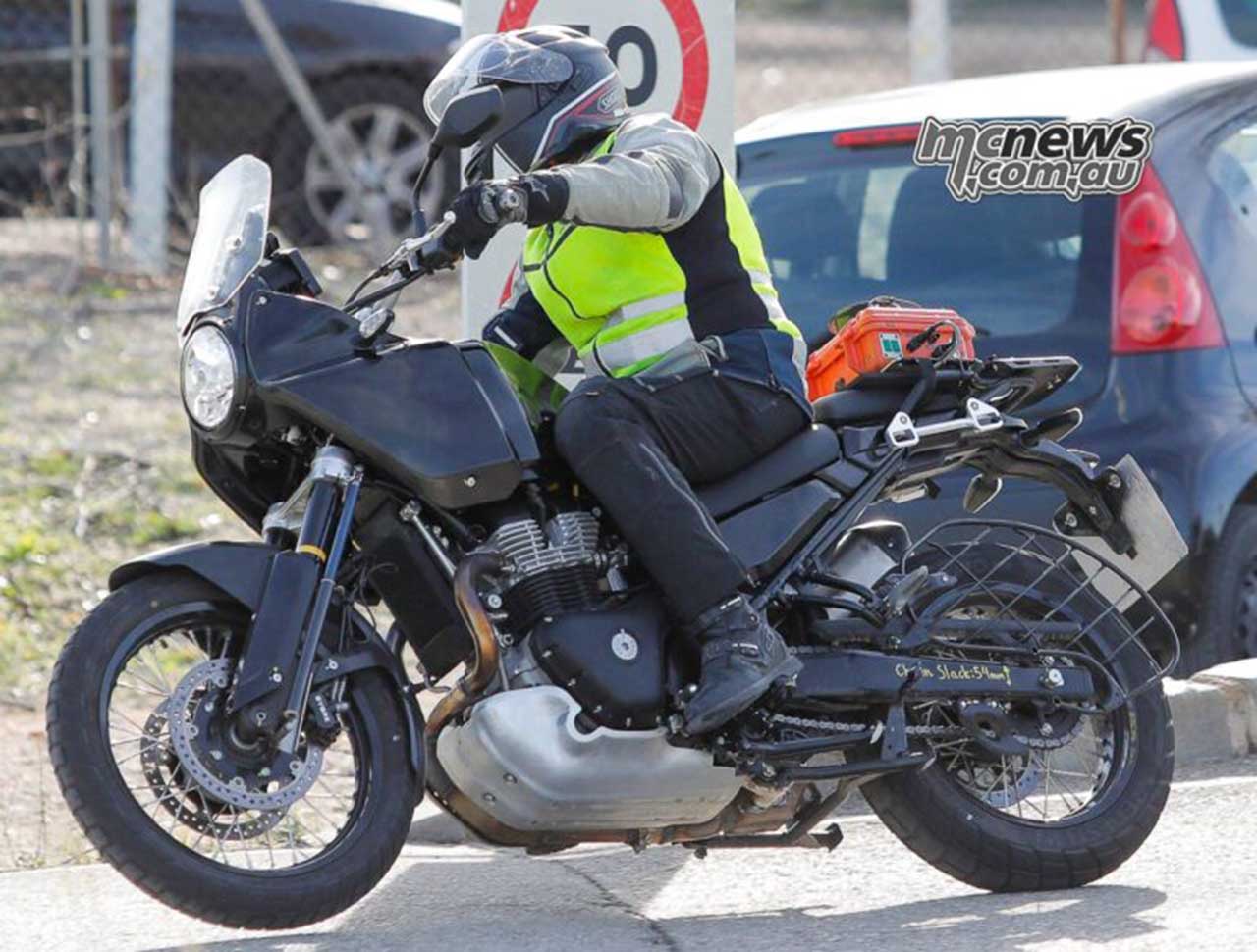 royal-enfield-650-himalayan-new-spied-launch 6